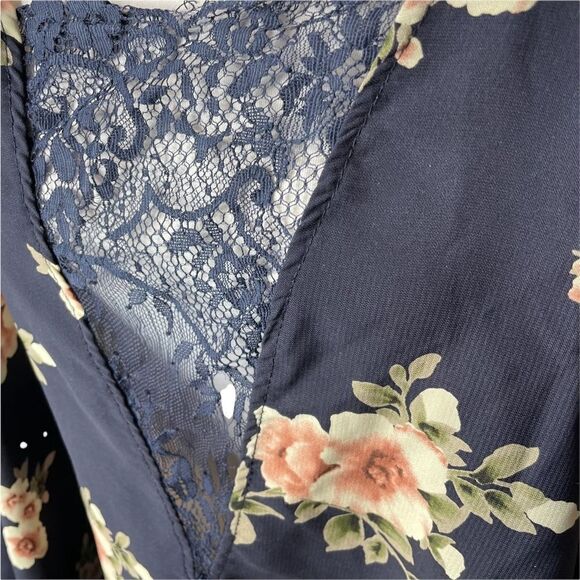 Torrid Floral print lace inset cold shoulder top 1 1x - Picture 5 of 12